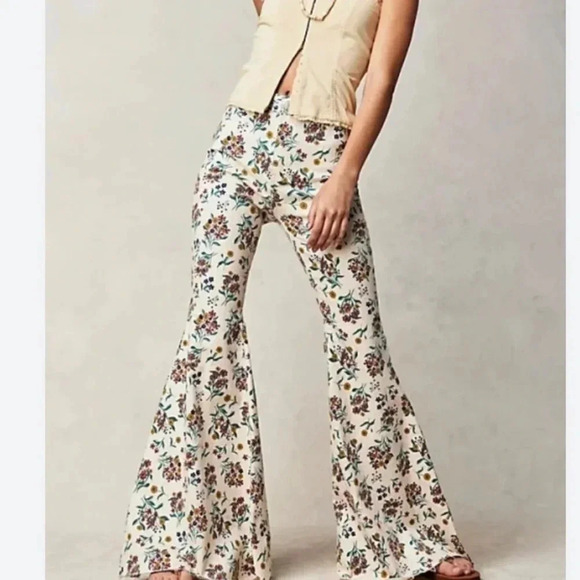 NWT Free People Just Float On Printed Flare Jeans Dandelion Floral High Rise 25 - Picture 1 of 12